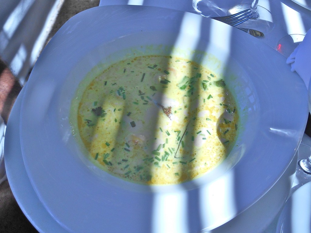 Silken fish soup with tender prawns and mussel