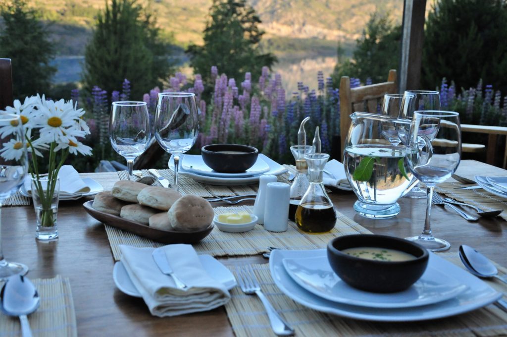 Mallin Colorado lunch in the garden